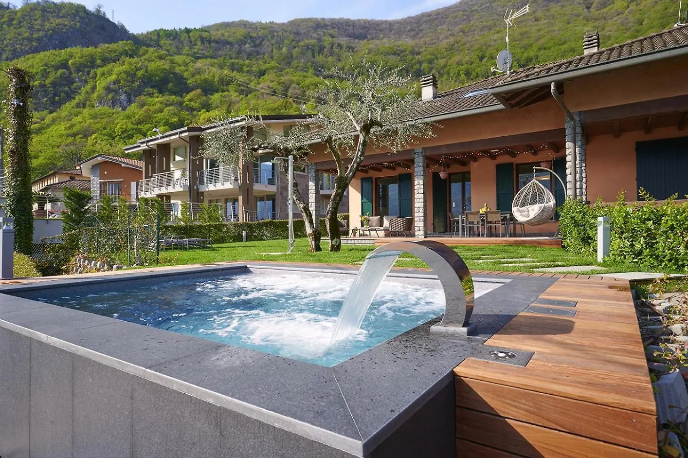 Villa Vittoria With Private Heated Pool & Shared Sauna - Bellagio Village Residence Oliveto Lario 0*,