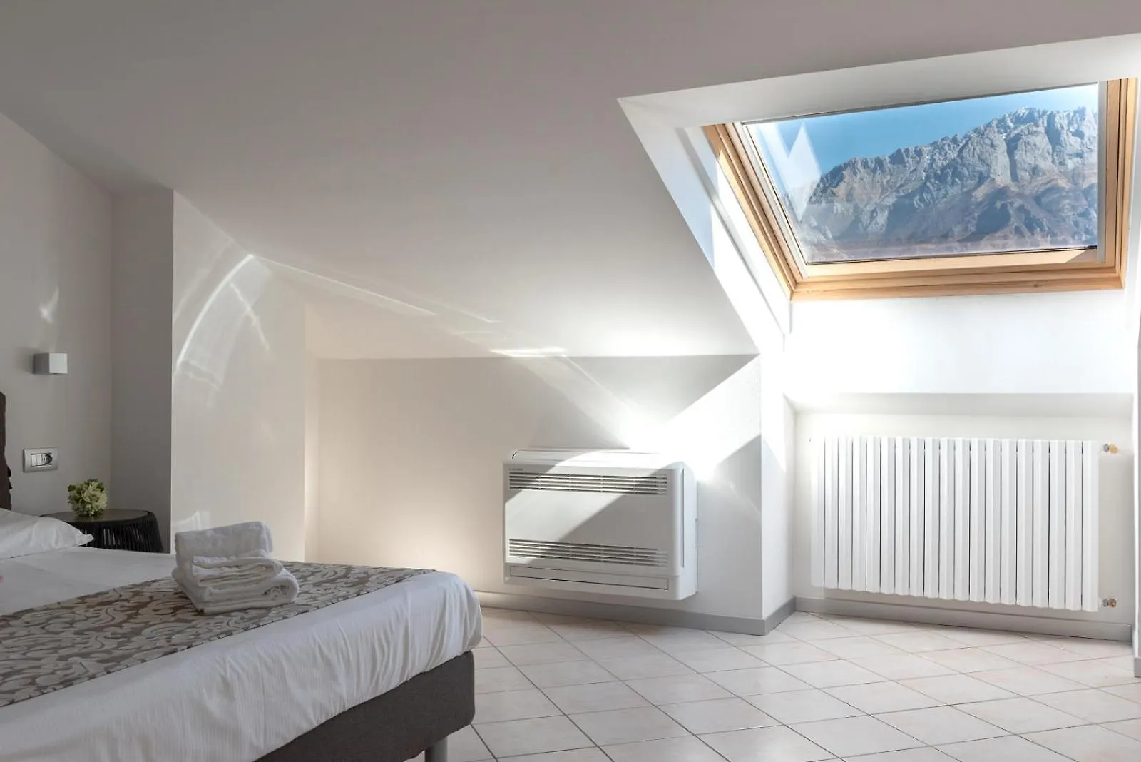 Villa Vittoria With Private Heated Pool & Shared Sauna - Bellagio Village Residence Oliveto Lario Italy